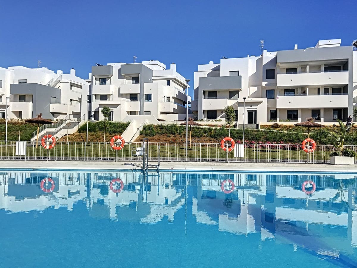 2 soveværelse Lejlighed til leje i Estepona med swimmingpool garage - € 1.700 (Ref: 9142417)