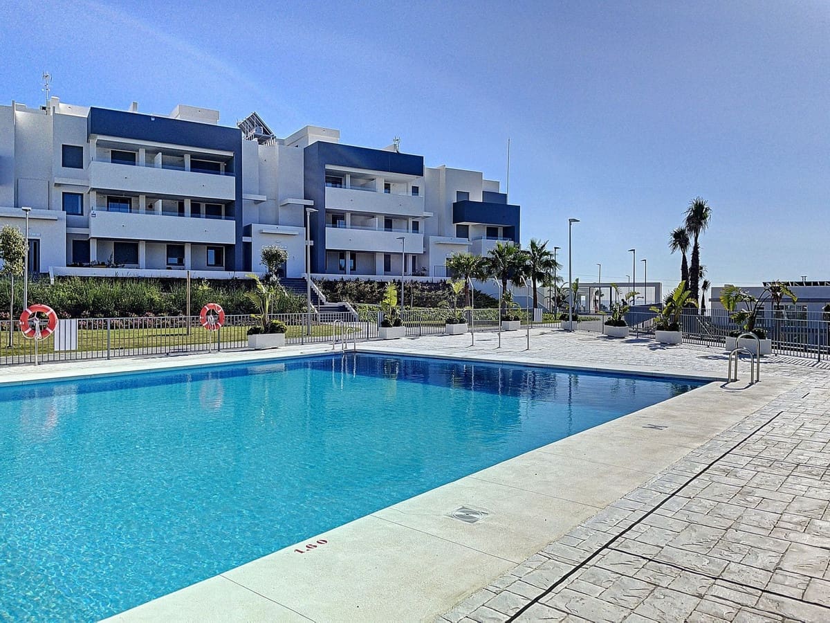 2 soveværelse Lejlighed til leje i Estepona med swimmingpool garage - € 1.700 (Ref: 9142417)