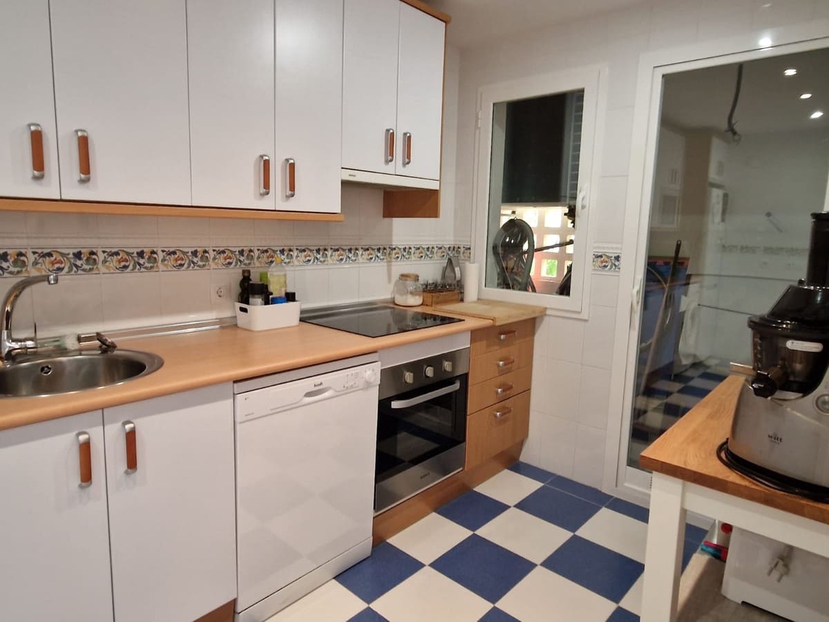 2 bedroom Apartment for sale in Calahonda with pool garage - € 359,000 (Ref: 9191324)