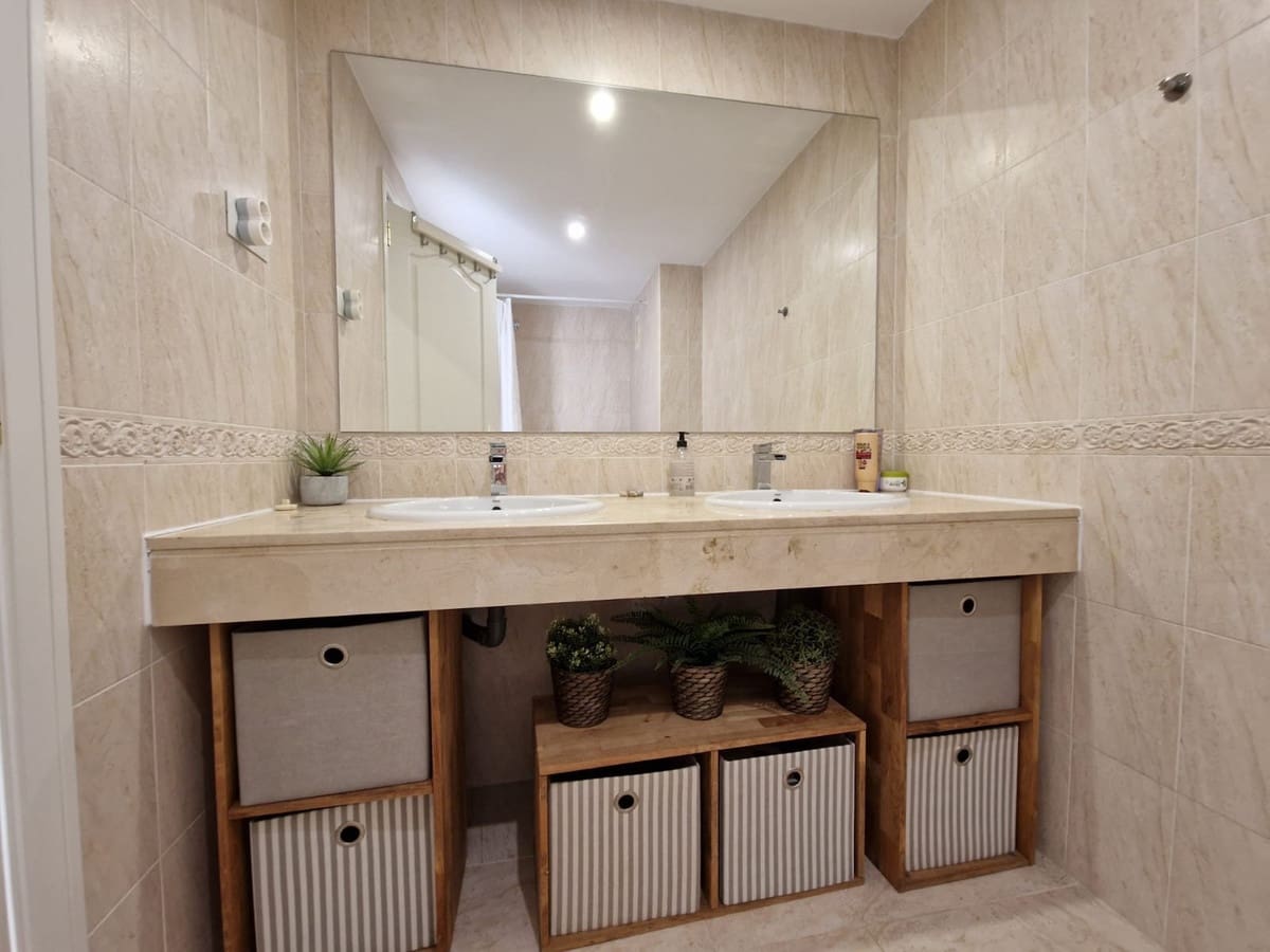 2 bedroom Apartment for sale in Calahonda with pool garage - € 359,000 (Ref: 9191324)