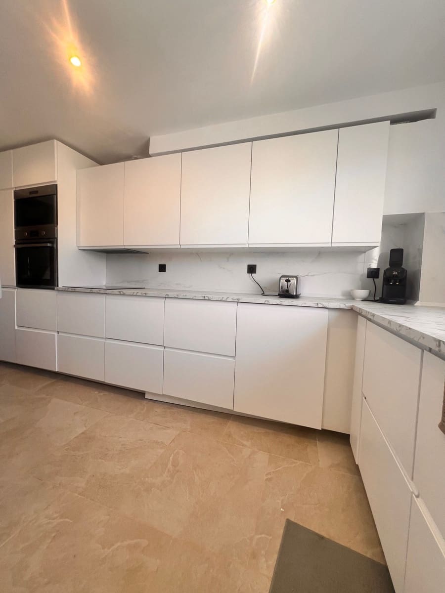 2 bedroom Apartment for rent in Guadalmina with pool garage - € 1,950 (Ref: 9217769)