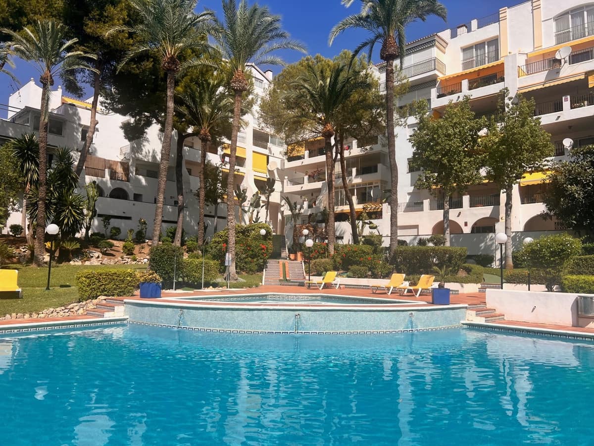 2 bedroom Apartment for rent in Guadalmina with pool garage - € 1,950 (Ref: 9217769)