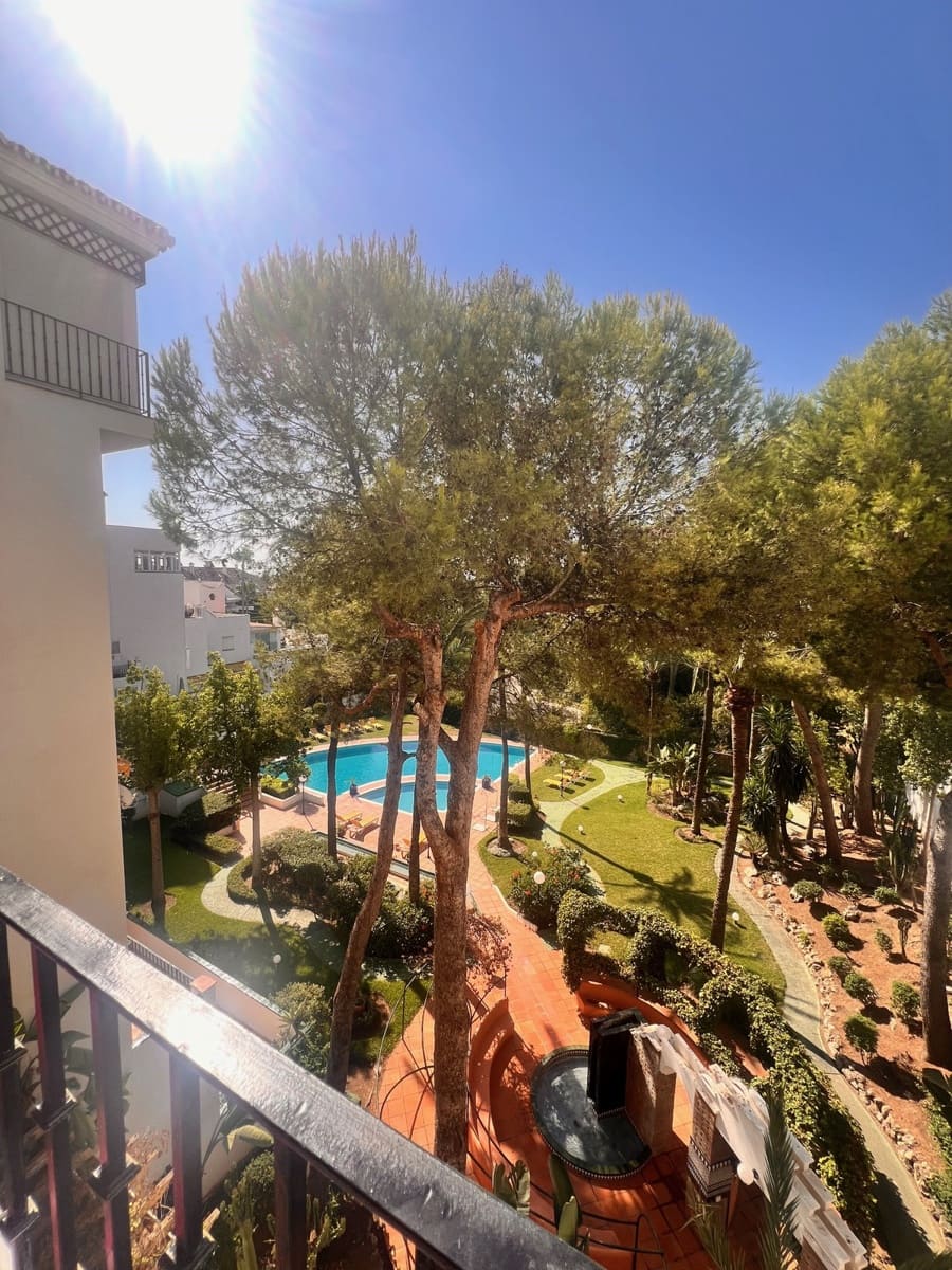 Apartamento de 2 habitaciones en Guadalmina en alquiler con piscina garaje - 1.950 € (Ref: 9217769)