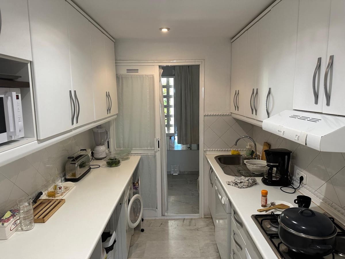 3 bedroom Apartment for rent in Guadalmina with pool garage - € 2,000 (Ref: 9238734)