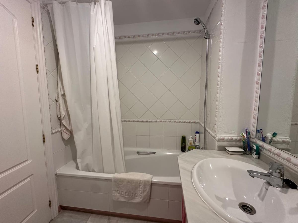 3 slaapkamer Appartement te huur in Guadalmina met zwembad garage - € 2.000 (Ref: 9238734)