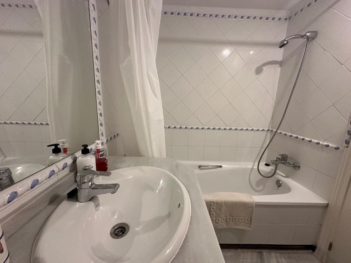 3 slaapkamer Appartement te huur in Guadalmina met zwembad garage - € 2.000 (Ref: 9238734)