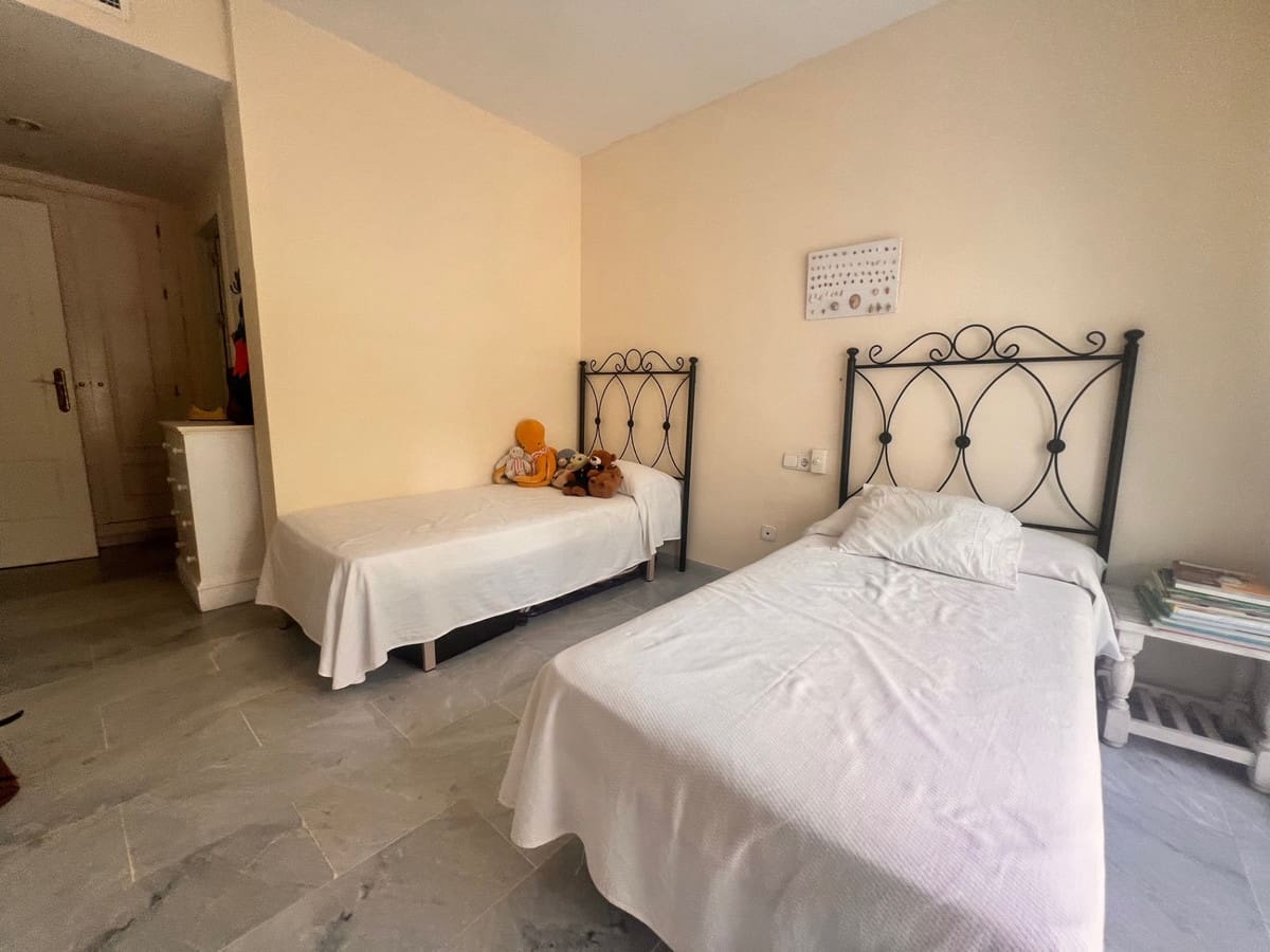 3 slaapkamer Appartement te huur in Guadalmina met zwembad garage - € 2.000 (Ref: 9238734)