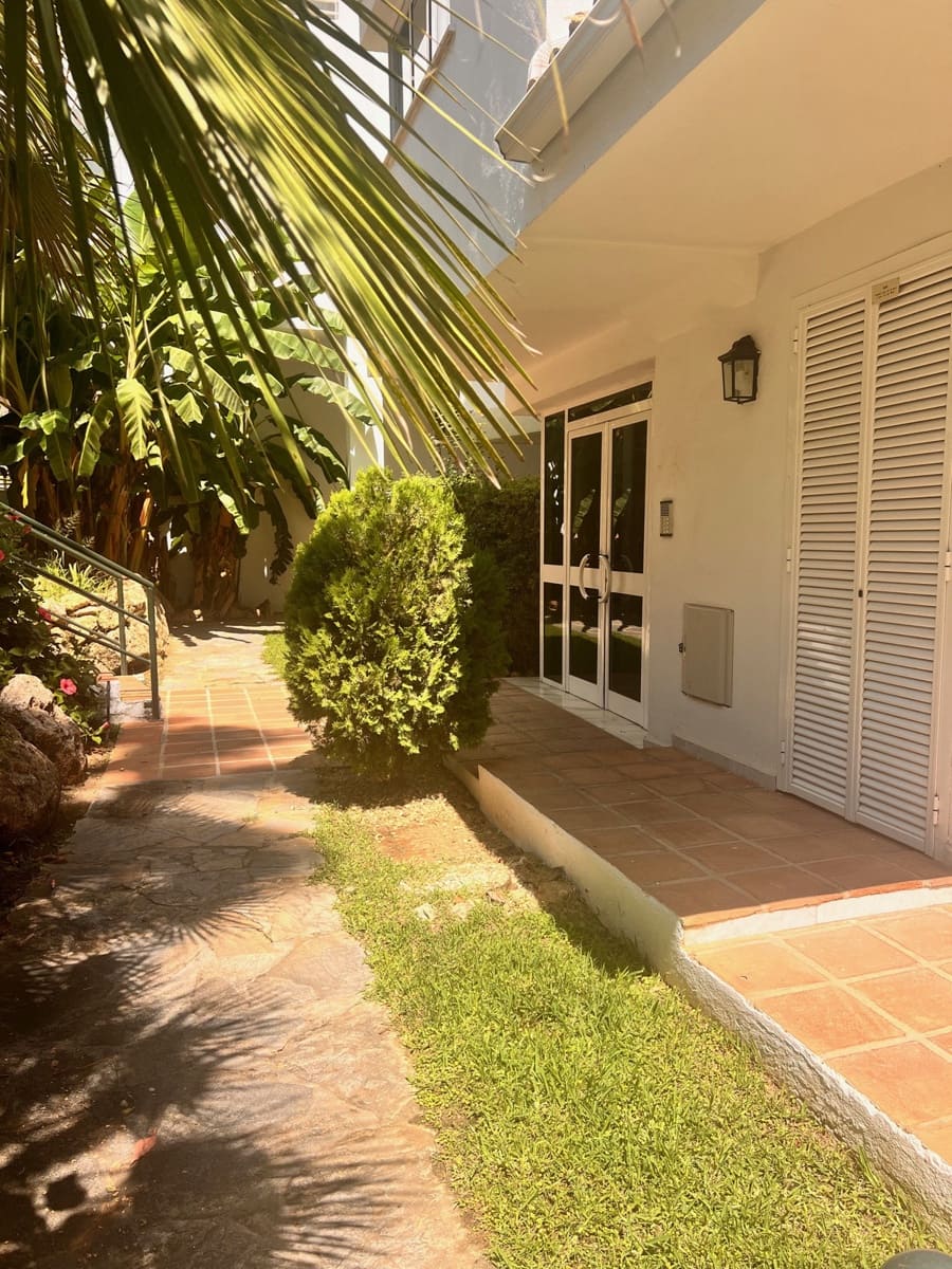 3 slaapkamer Appartement te huur in Guadalmina met zwembad garage - € 2.000 (Ref: 9238734)