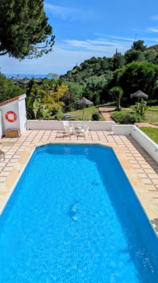 4 sypialnia Willa na sprzedaż w Fuengirola z basenem - 1 100 000 € (Ref: 9243463)