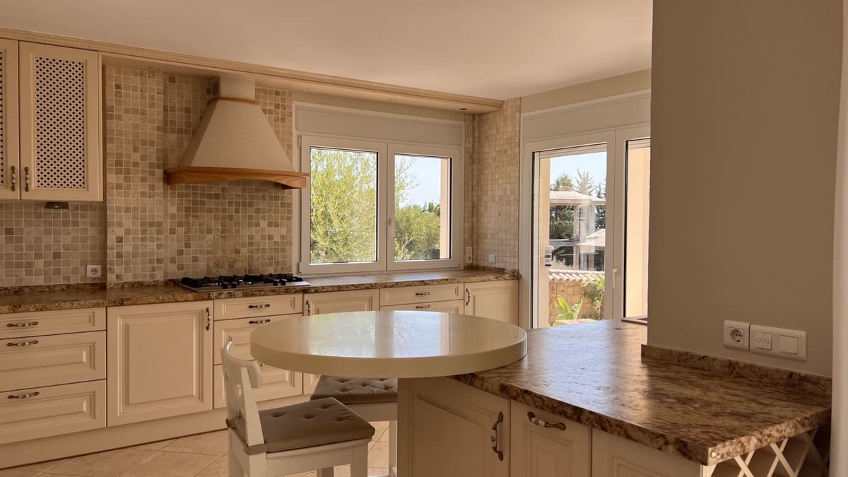 4 sypialnia Willa na sprzedaż w El Padron z basenem - 2 450 000 € (Ref: 9247427)