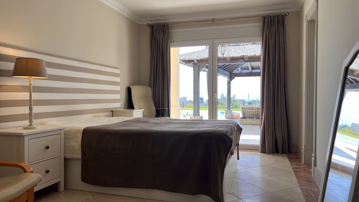 4 sypialnia Willa na sprzedaż w El Padron z basenem - 2 450 000 € (Ref: 9247427)