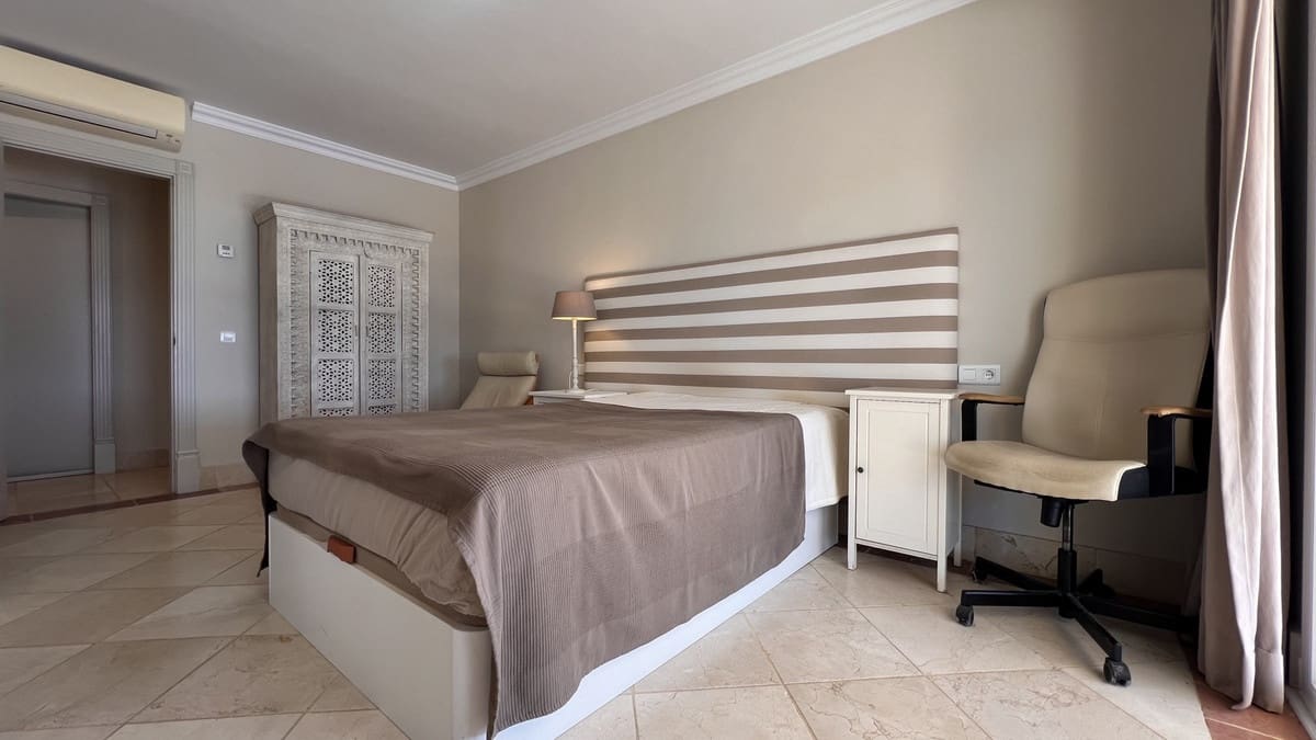 4 sypialnia Willa na sprzedaż w El Padron z basenem - 2 450 000 € (Ref: 9247427)