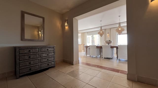 Chalet de 4 habitaciones en El Padrón, Estepona en venta con piscina - 2.450.000 € (Ref: 9247427)