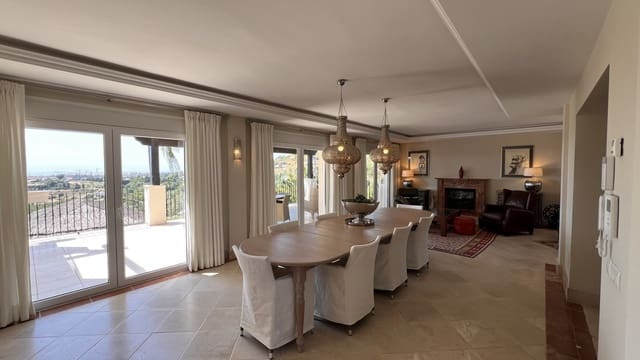 Chalet de 4 habitaciones en El Padrón, Estepona en venta con piscina - 2.450.000 € (Ref: 9247427)