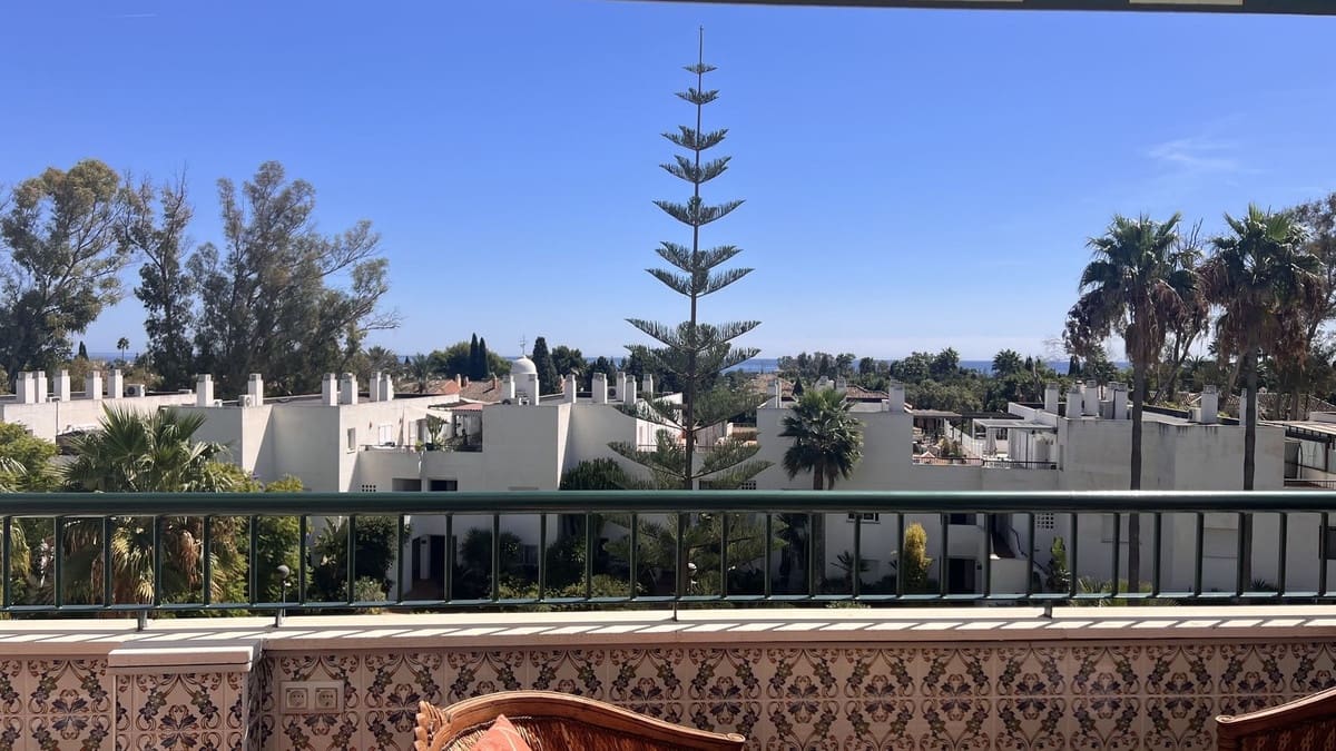 2 makuuhuone Kattohuoneisto myytävänä paikassa San Pedro de Alcantara mukana uima-altaan 
autotalli - 420 000 € (Ref: 9258206)