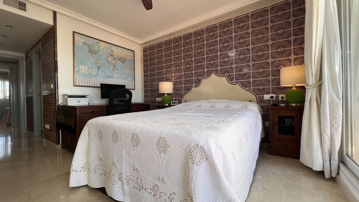 2 makuuhuone Kattohuoneisto myytävänä paikassa San Pedro de Alcantara mukana uima-altaan 
autotalli - 420 000 € (Ref: 9258206)