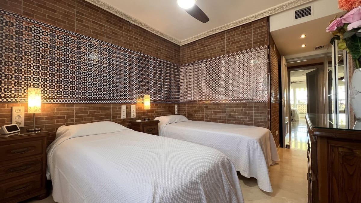 2 makuuhuone Kattohuoneisto myytävänä paikassa San Pedro de Alcantara mukana uima-altaan 
autotalli - 420 000 € (Ref: 9258206)