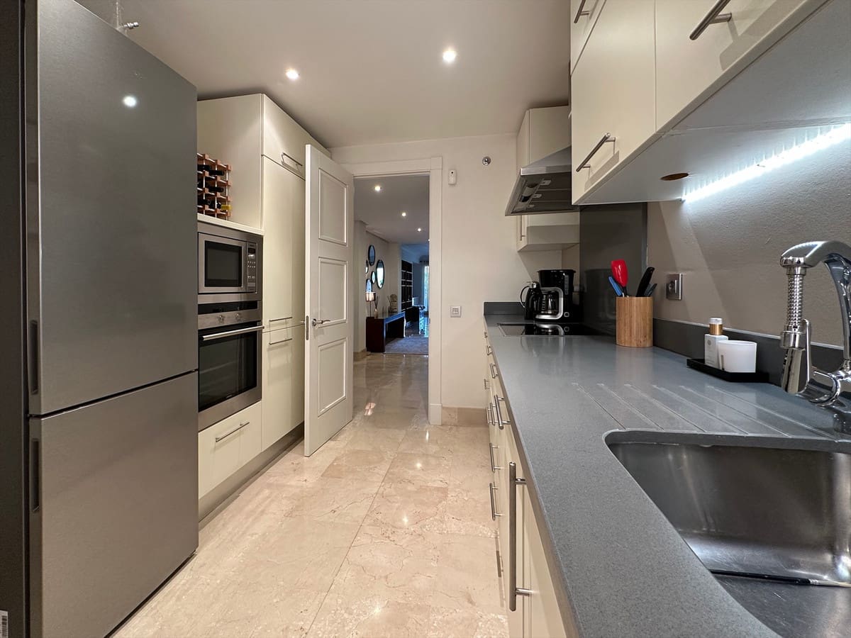 Appartement de 2 chambres de location de vacances à Marbella avec piscine - 1 625 € (Ref: 9298841)