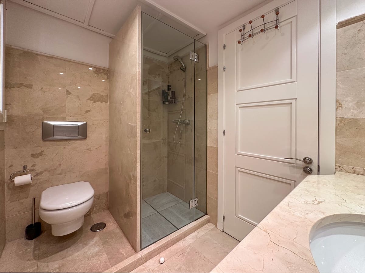 Appartement de 2 chambres de location de vacances à Marbella avec piscine - 1 625 € (Ref: 9298841)