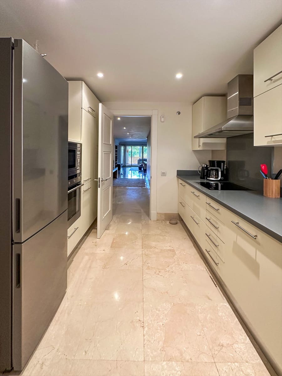 Appartement de 2 chambres de location de vacances à Marbella avec piscine - 1 625 € (Ref: 9298841)