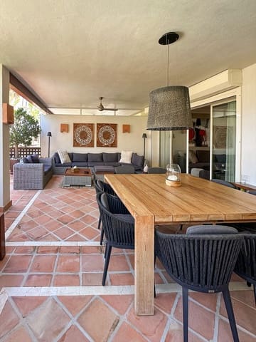 2 slaapkamer Appartement voor vakantieverhuur in Marbella met zwembad - € 1.625 (Ref: 9298841)