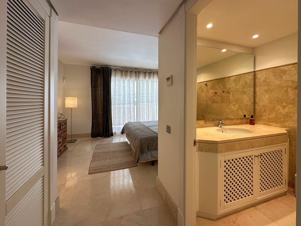 Appartement de 2 chambres de location de vacances à Marbella avec piscine - 1 625 € (Ref: 9298841)