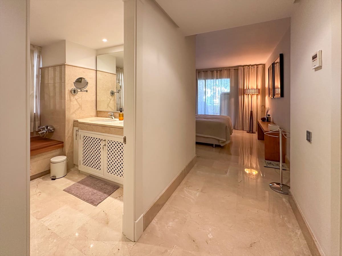 2 bedroom Apartment for holiday rental in Marbella with pool - € 1,625 (Ref: 9298841)