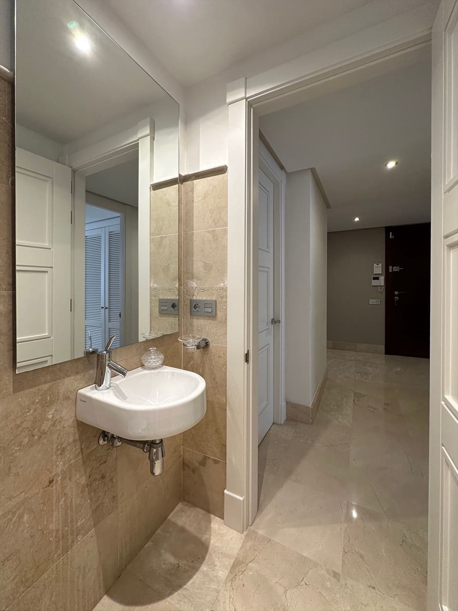 2 bedroom Apartment for holiday rental in Marbella with pool - € 1,625 (Ref: 9298841)