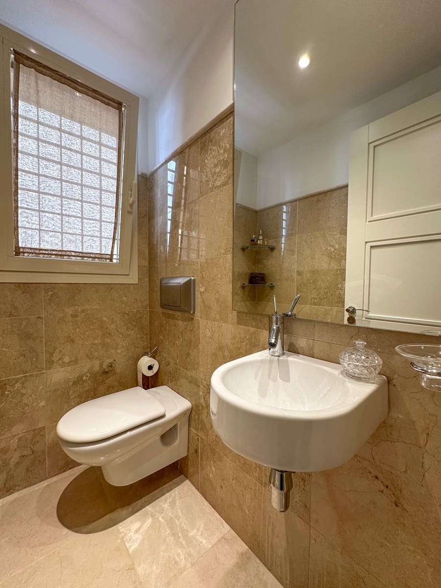 2 bedroom Apartment for holiday rental in Marbella with pool - € 1,625 (Ref: 9298841)