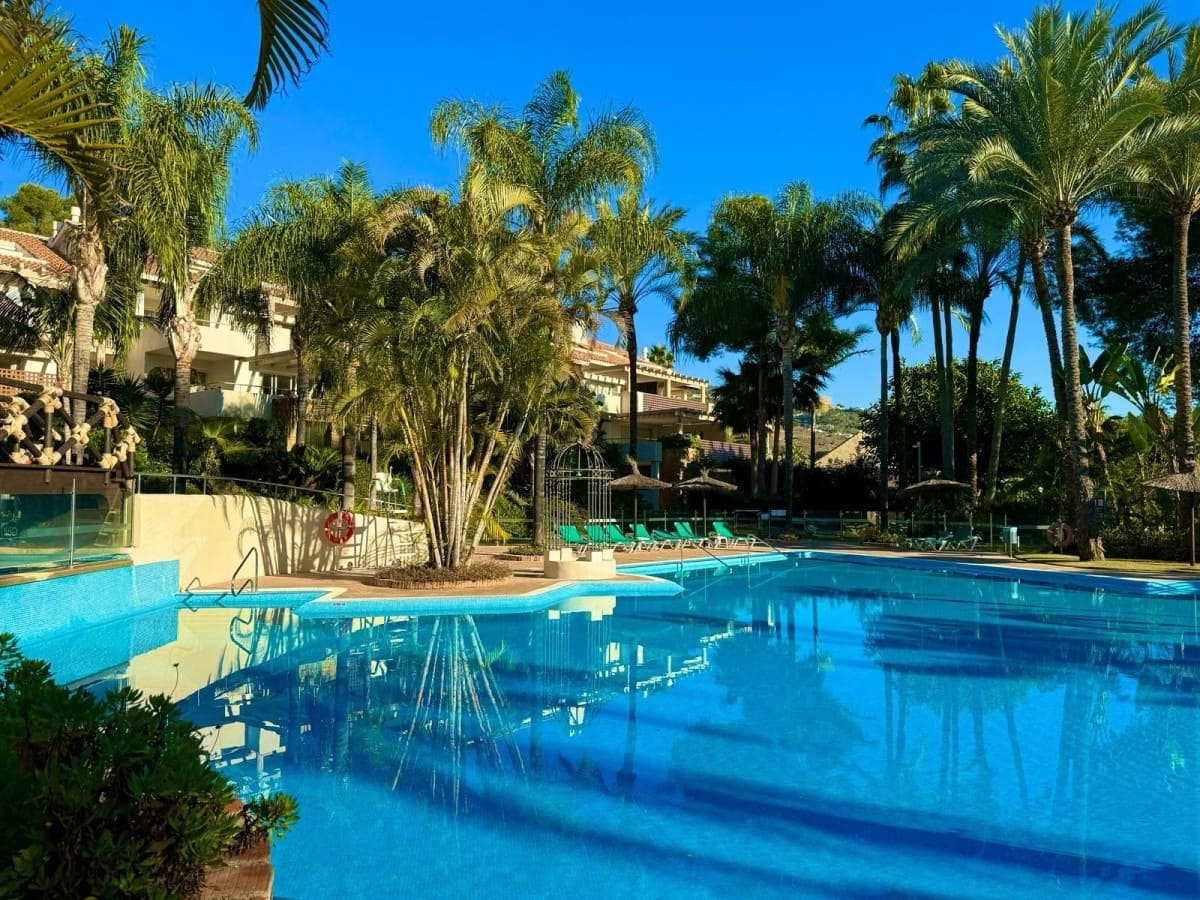 2 bedroom Apartment for holiday rental in Marbella with pool - € 1,625 (Ref: 9298841)