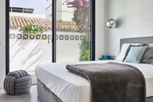 3 bedroom Villa for rent in San Pedro de Alcantara, Marbella with pool garage - € 9,000 (Ref: 9340243)