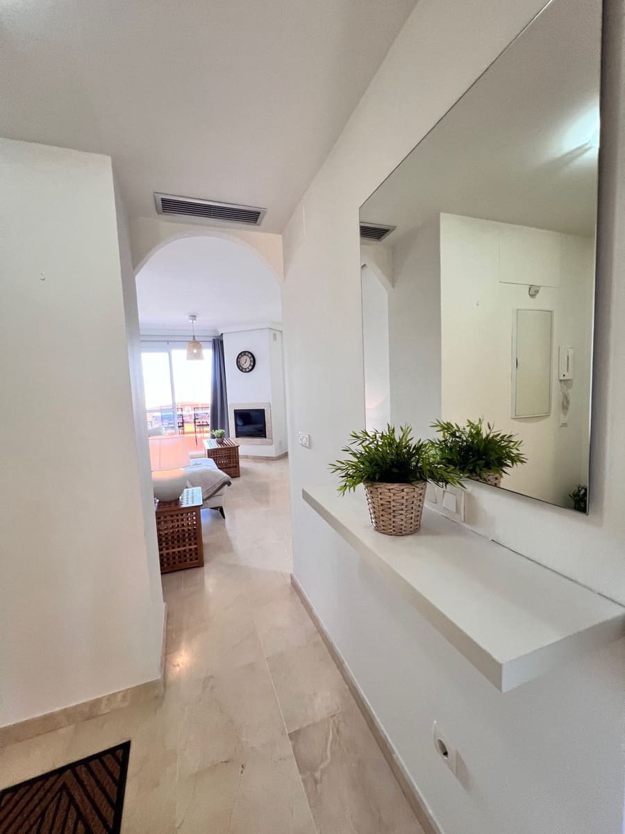 2 slaapkamer Appartement voor vakantieverhuur in Manilva met zwembad garage - € 600 (Ref: 9343514)