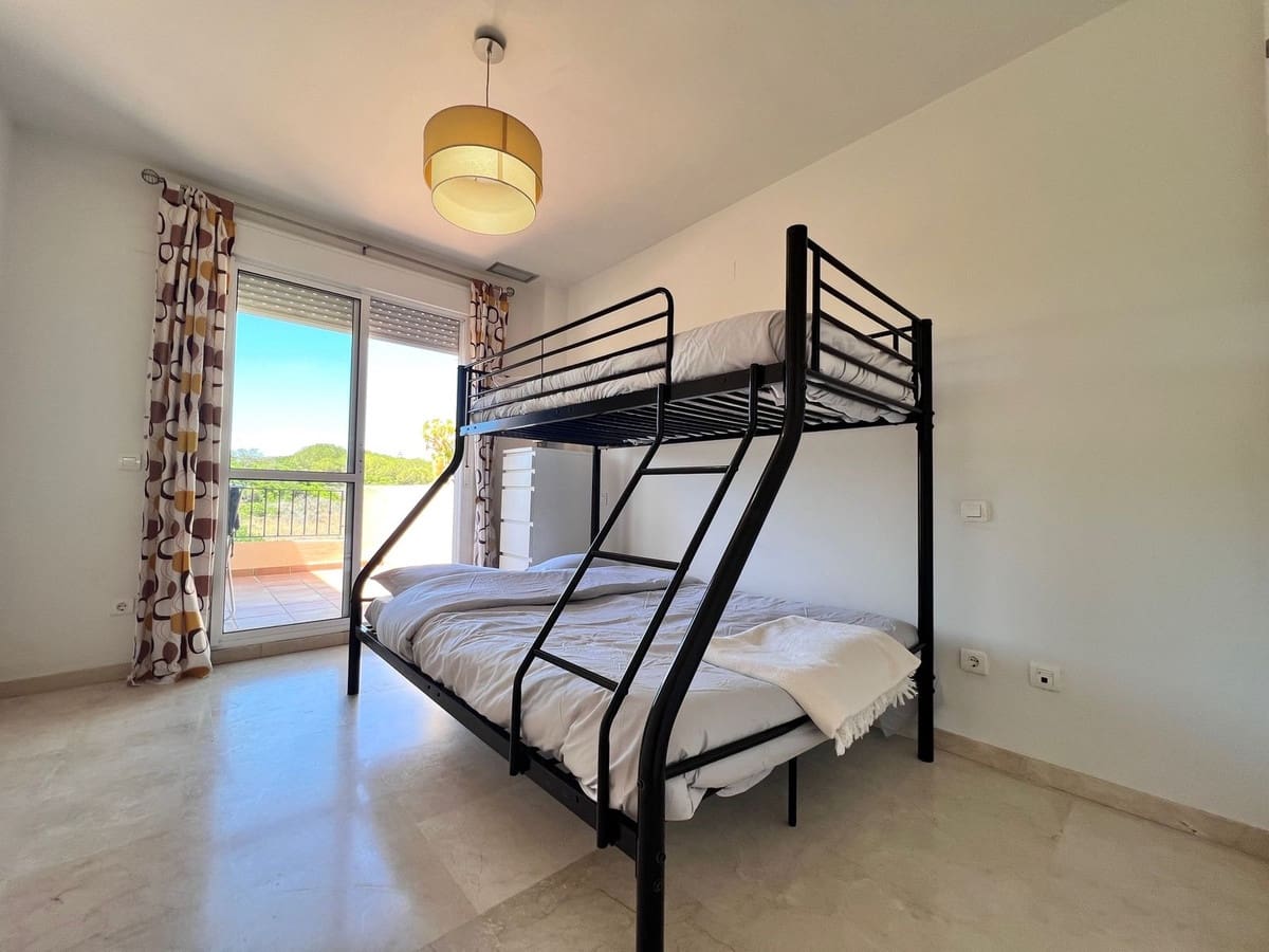 2 slaapkamer Appartement voor vakantieverhuur in Manilva met zwembad garage - € 600 (Ref: 9343514)