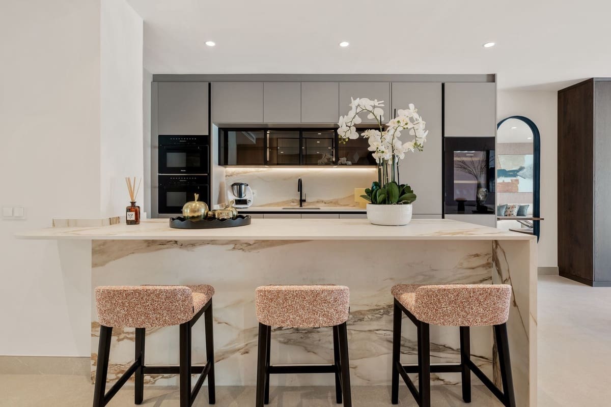 Apartamento de 3 habitaciones en Marbella en venta con piscina garaje - 2.250.000 € (Ref: 9374600)