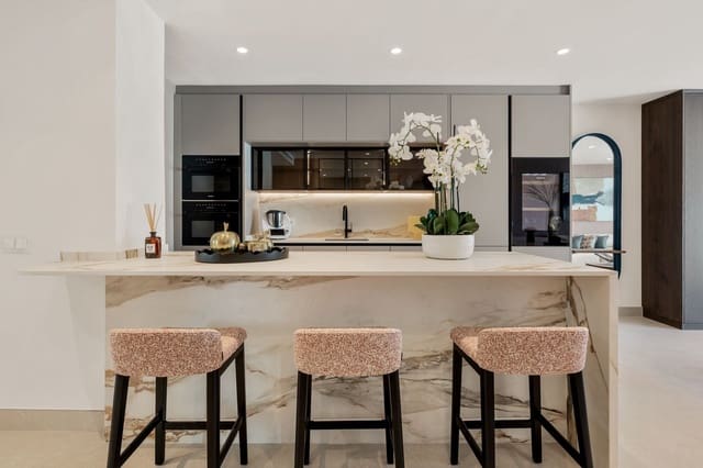 3 soverom Leilighet til salgs i Marbella med svømmebasseng garasje - € 2 250 000 (Ref: 9374600)