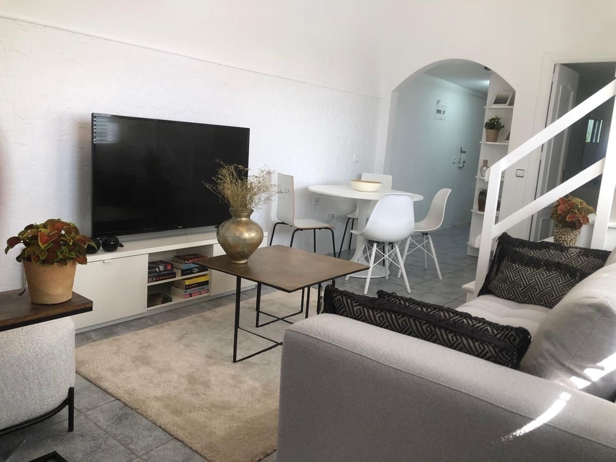 2 bedroom Penthouse for sale in Estepona with pool - € 249,000 (Ref: 9374601)