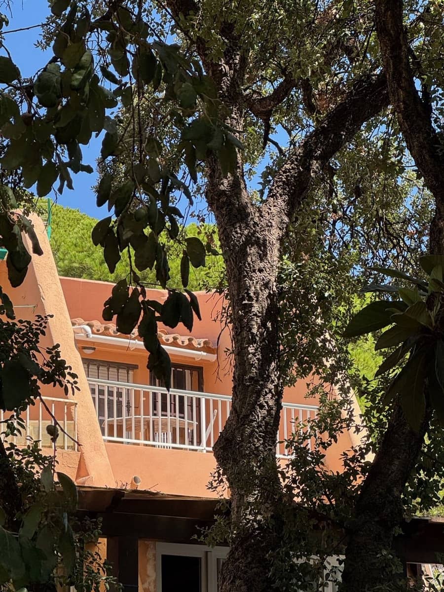 2 bedroom Penthouse for sale in Estepona with pool - € 249,000 (Ref: 9374601)