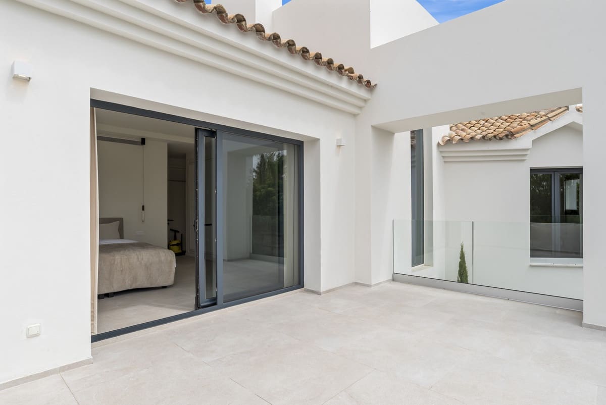 4 bedroom Villa for sale in Benahavis with pool - € 3,450,000 (Ref: 9406948)