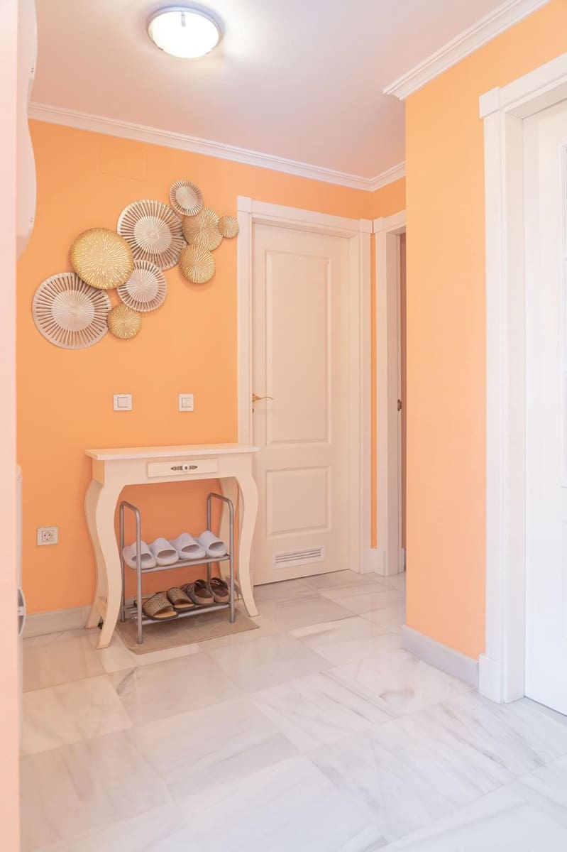 Apartamento de 2 habitaciones en Estepona en venta con piscina garaje - 410.000 € (Ref: 9420627)