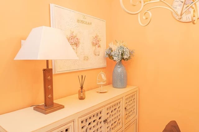 Apartamento de 2 habitaciones en Estepona en venta con piscina garaje - 410.000 € (Ref: 9420627)