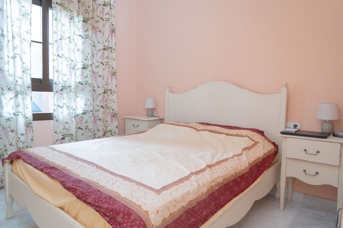 Apartamento de 2 habitaciones en Estepona en venta con piscina garaje - 410.000 € (Ref: 9420627)