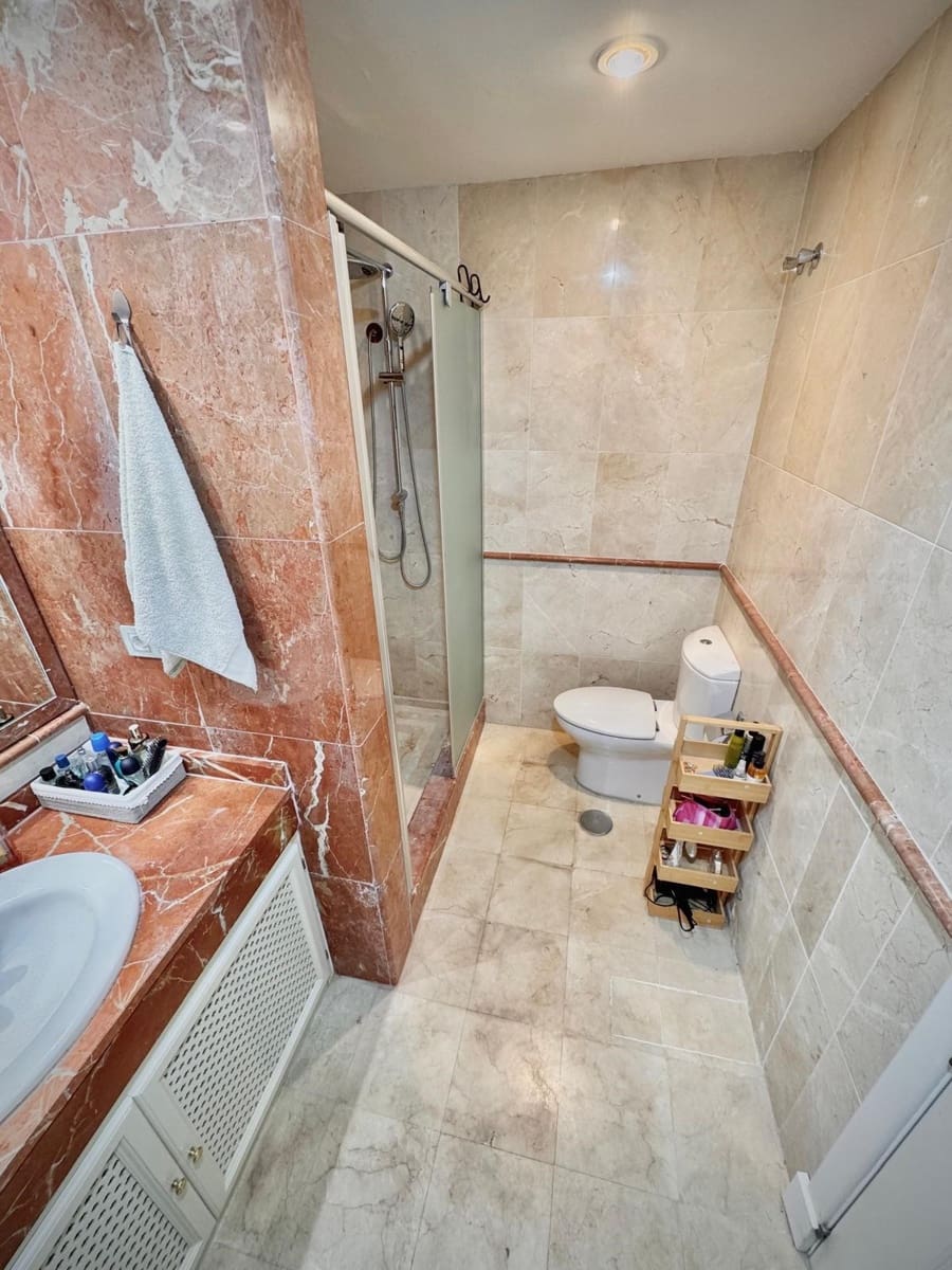 Apartamento de 2 habitaciones en Estepona en venta con piscina garaje - 410.000 € (Ref: 9420627)