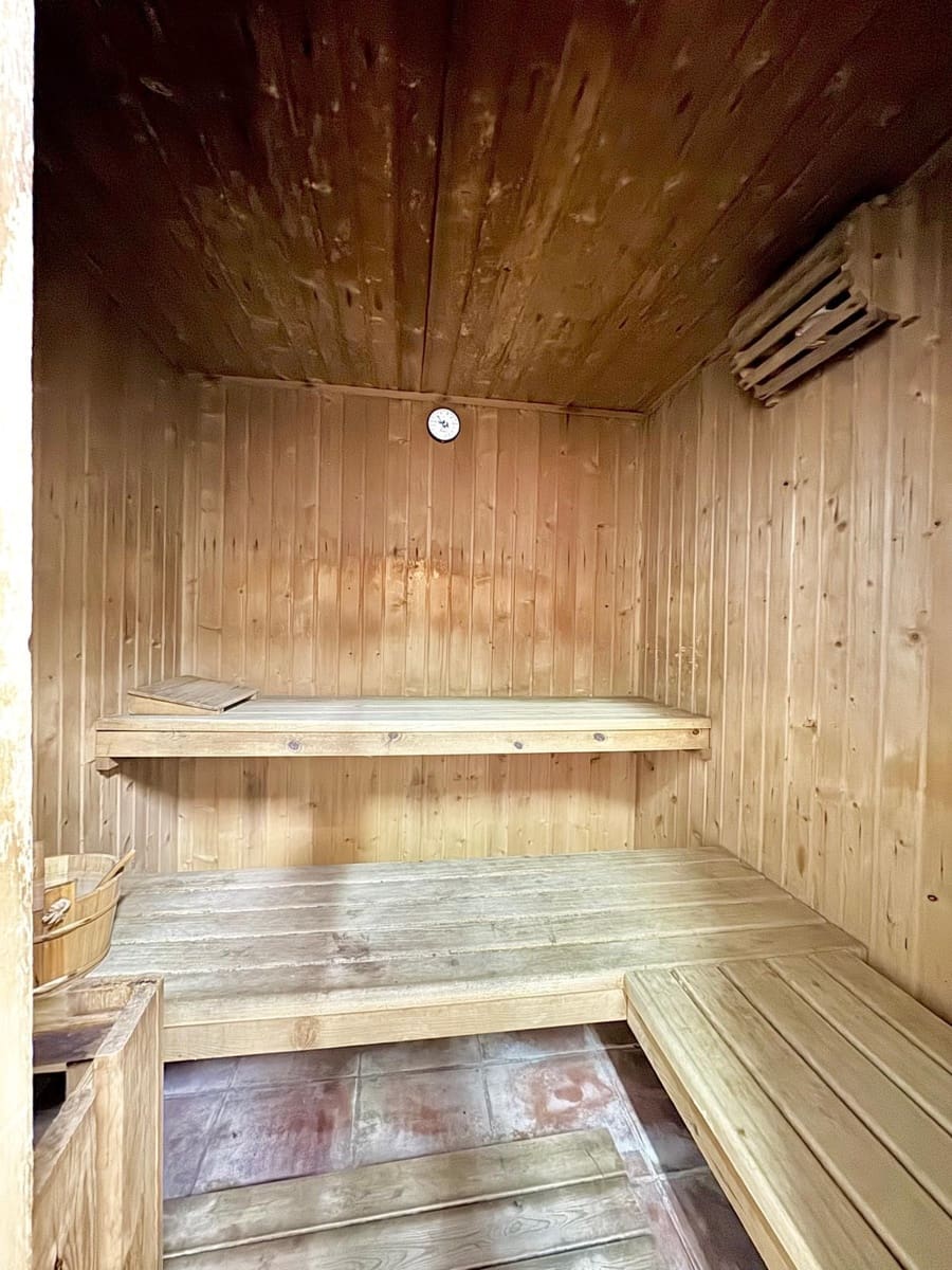 Apartamento de 2 habitaciones en Estepona en venta con piscina garaje - 410.000 € (Ref: 9420627)