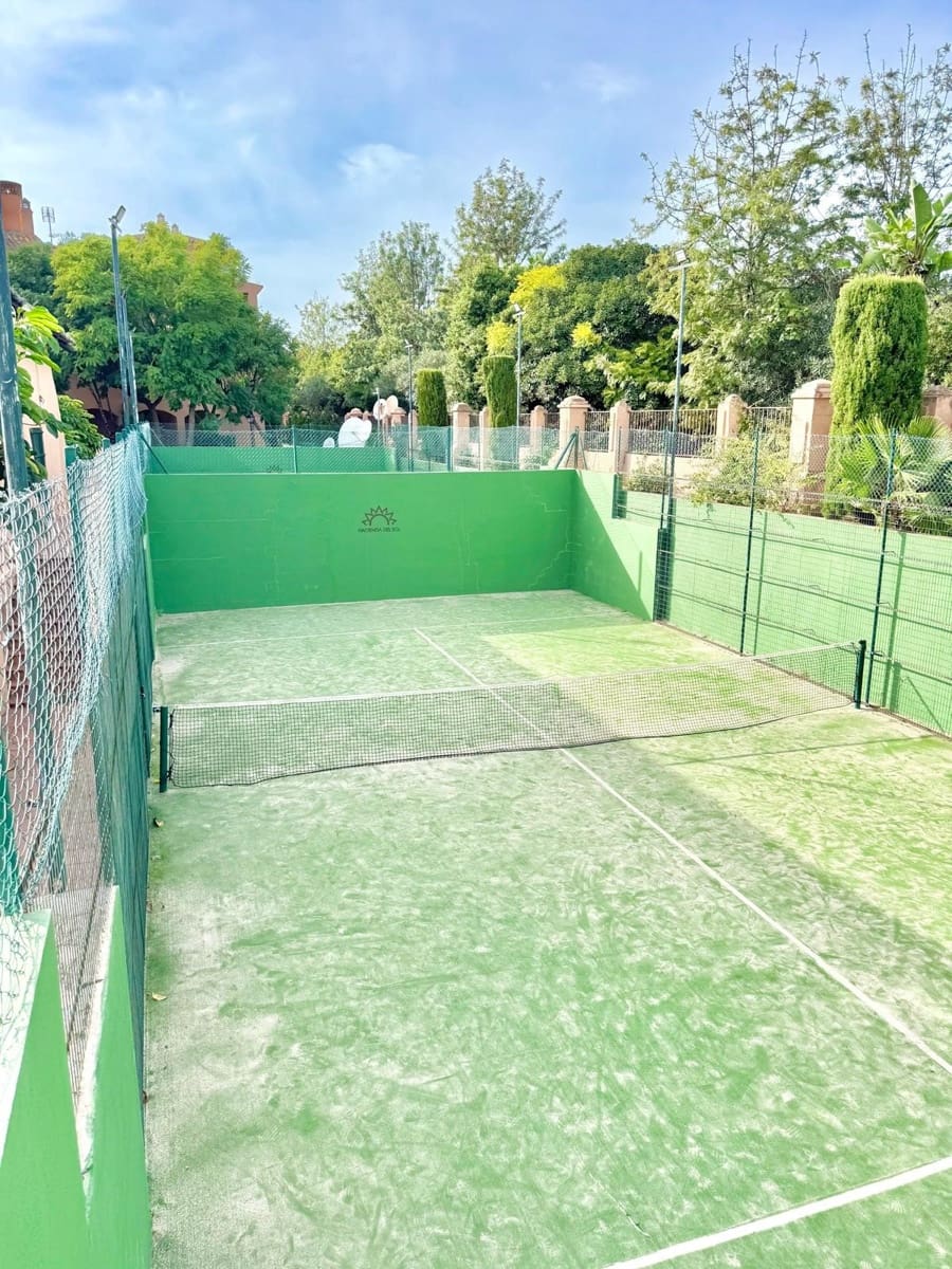 Apartamento de 2 habitaciones en Estepona en venta con piscina garaje - 410.000 € (Ref: 9420627)