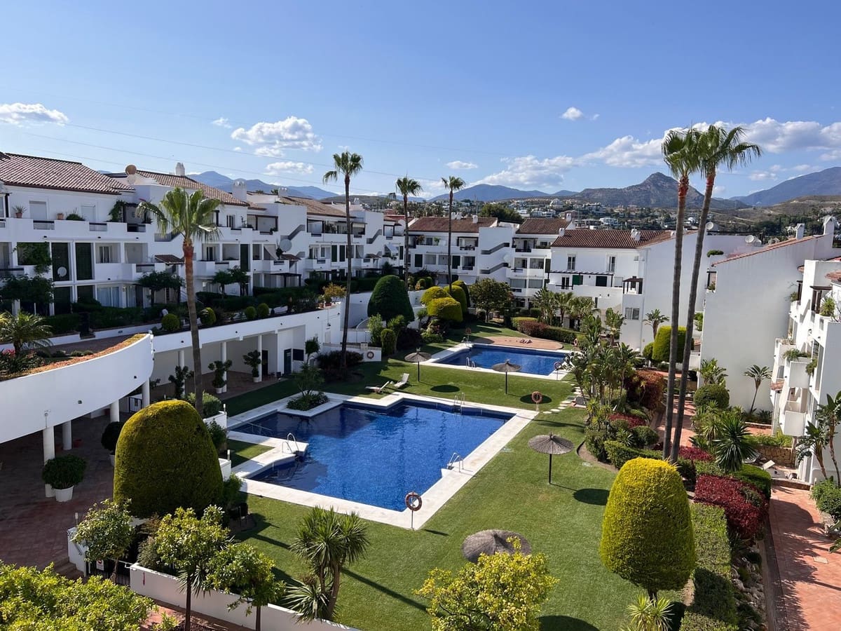 2 bedroom Penthouse for rent in Bel-Air with pool garage - € 1,900 (Ref: 9503591)