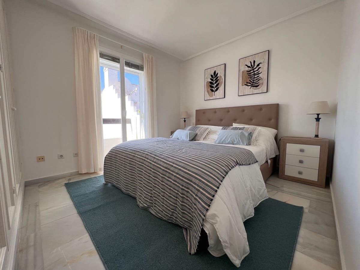 2 slaapkamer Penthouse te huur in Bel-Air met zwembad garage - € 1.900 (Ref: 9503591)