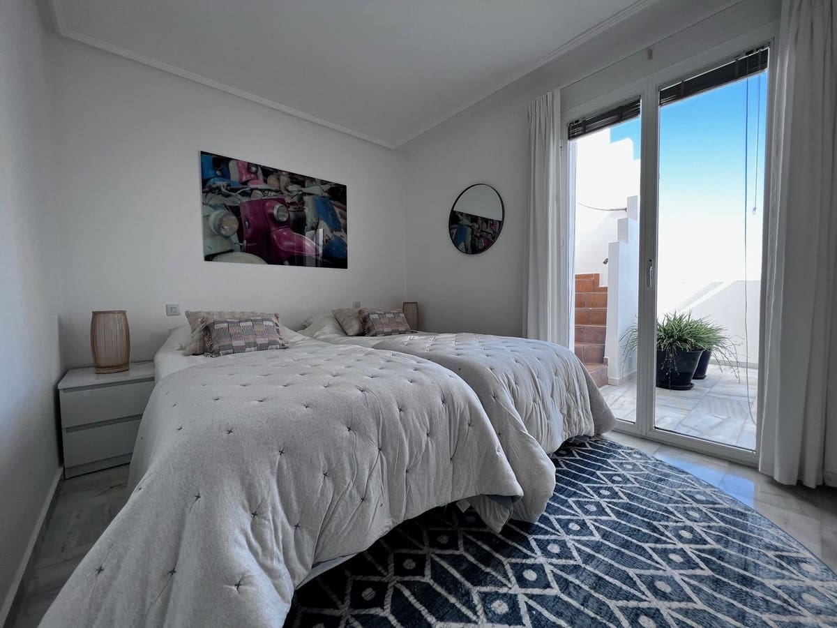 2 slaapkamer Penthouse te huur in Bel-Air met zwembad garage - € 1.900 (Ref: 9503591)