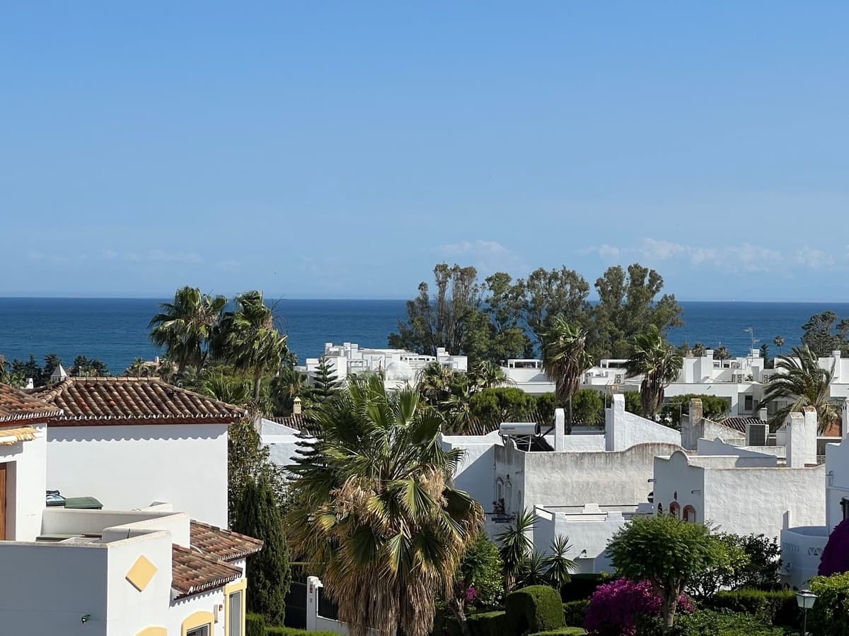 2 slaapkamer Penthouse te huur in Bel-Air met zwembad garage - € 1.900 (Ref: 9503591)