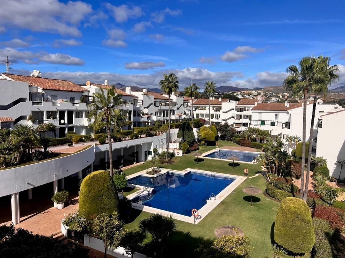 2 slaapkamer Penthouse te huur in Bel-Air met zwembad garage - € 1.900 (Ref: 9503591)