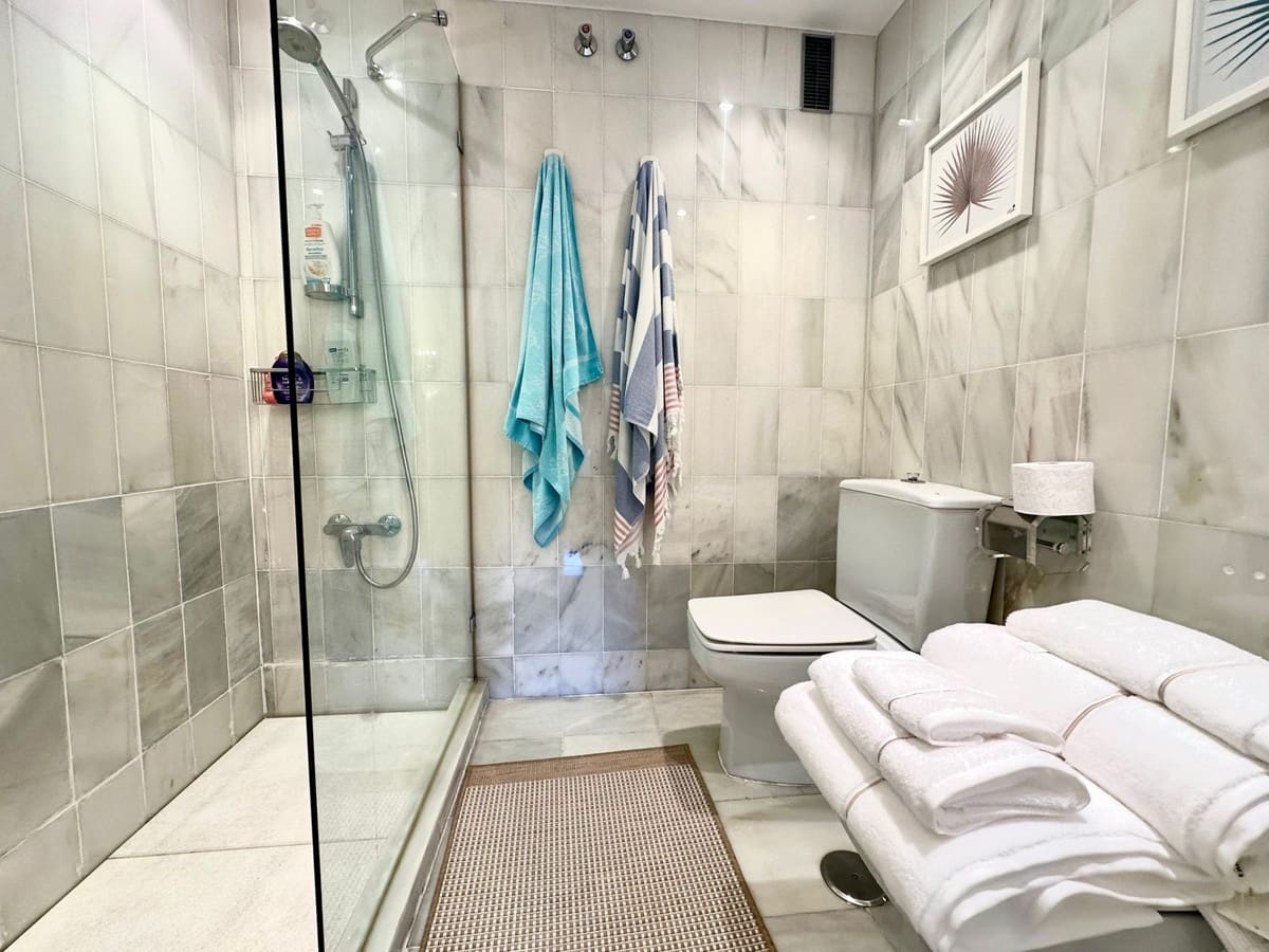 2 sypialnia Apartament do wynajęcia w Puerto Banus z basenem garażem - 3 000 € (Ref: 9506361)